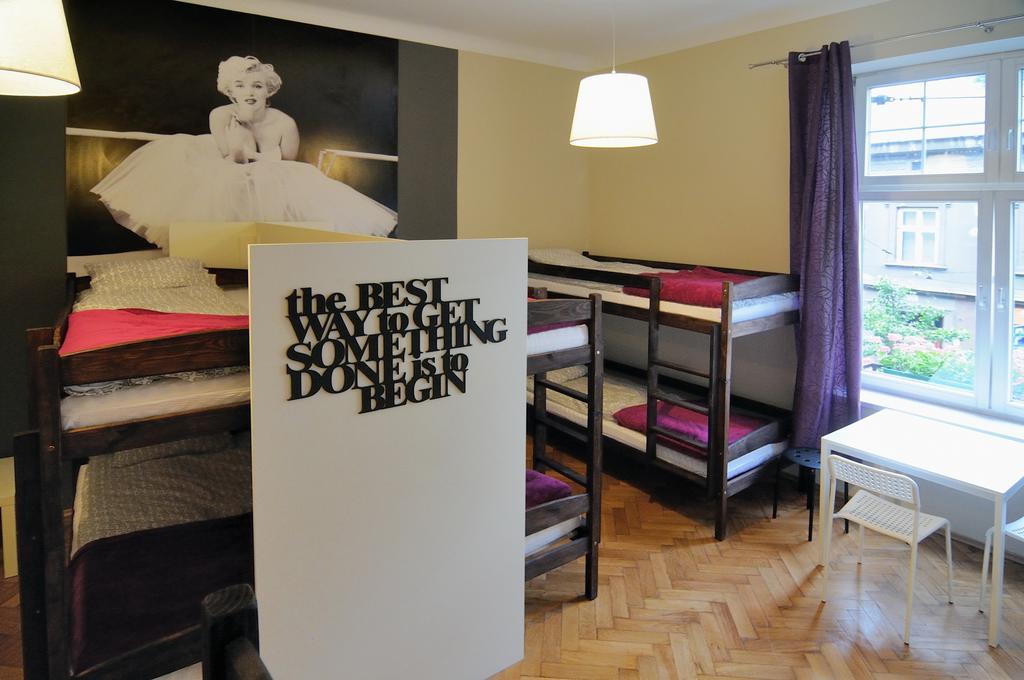 Hollywood Hostel Kraków Værelse billede